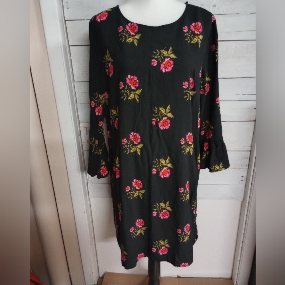 Old Navy Dress Size Large, Black with Pink Rose Print, Pullover Keyhole Open